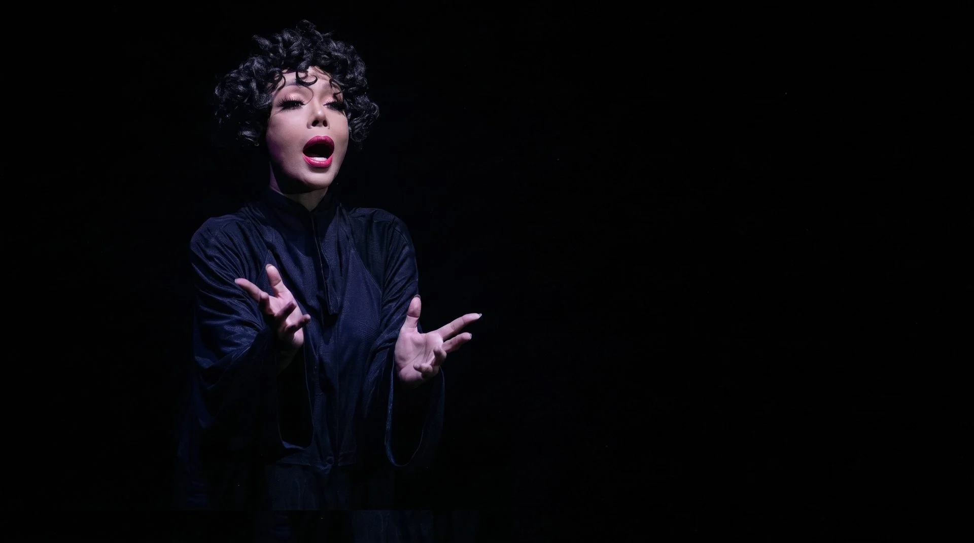 Mezzo soprano singer performing on stage