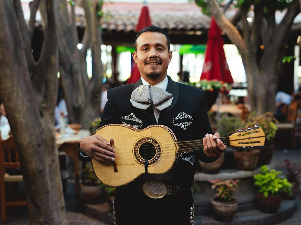Mariachi Vihuela & Guitarrón lesson — student practicing with an instructor
