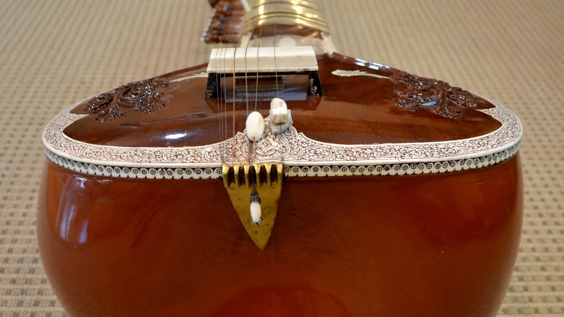 Sitar, Lute & Oud lesson — student practicing with an instructor