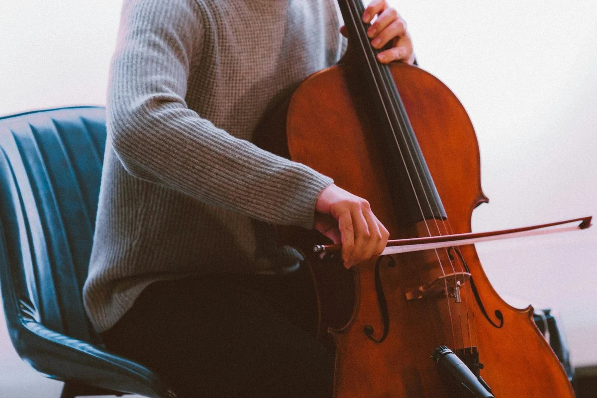 One-on-one cello lesson in a home or studio setting
