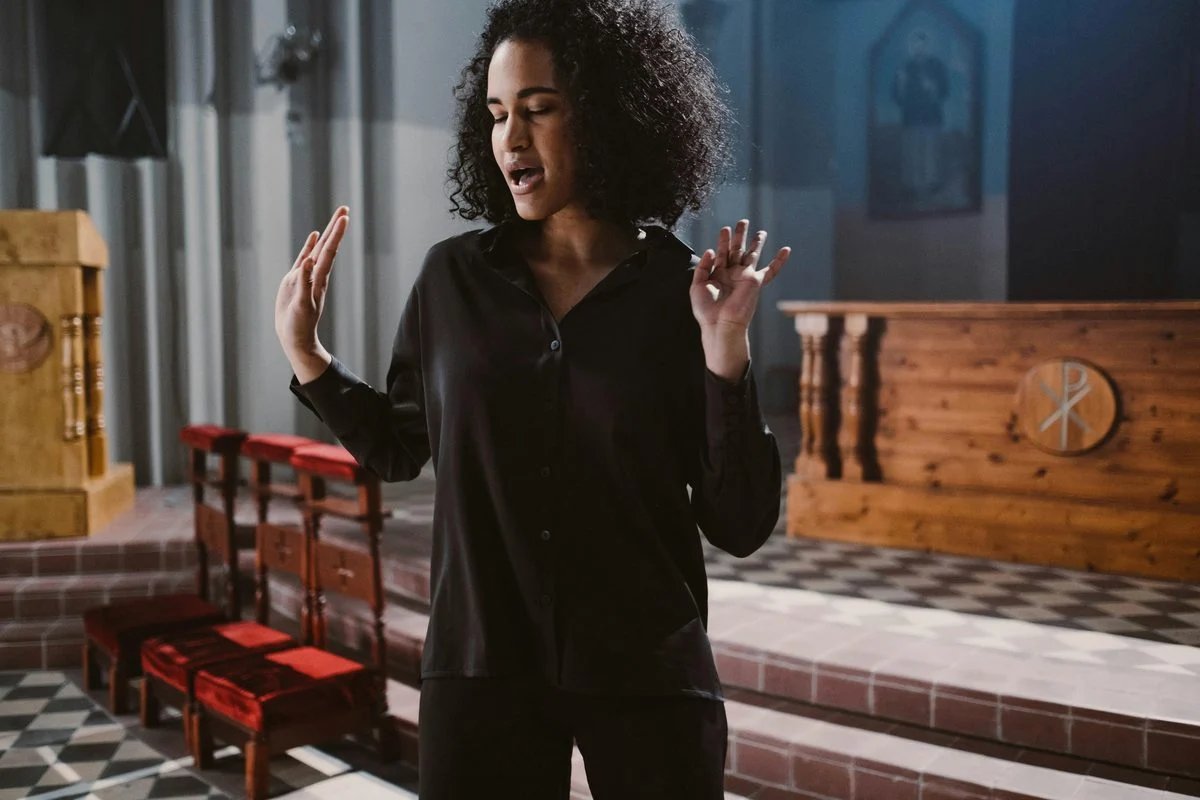 Vocal coach guiding a singer through a mezzo soprano exercise