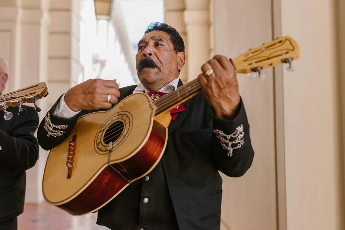 Mariachi Vihuela & Guitarrón teacher demonstrating technique for a student