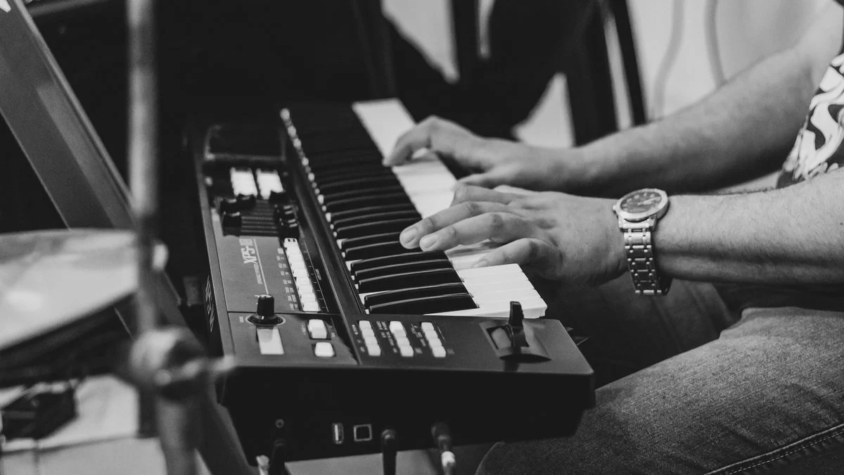 Synthesizer teacher demonstrating technique for a student