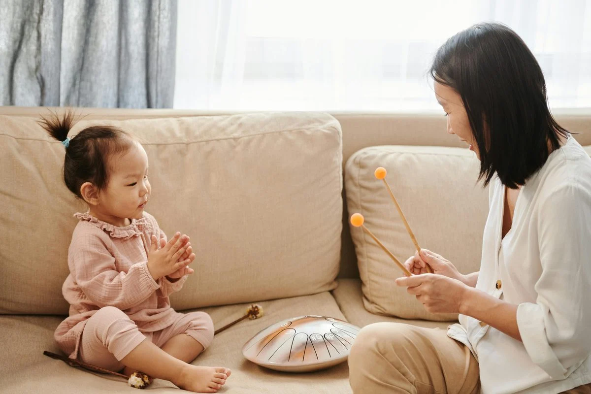 Group music activity with young children and their parents