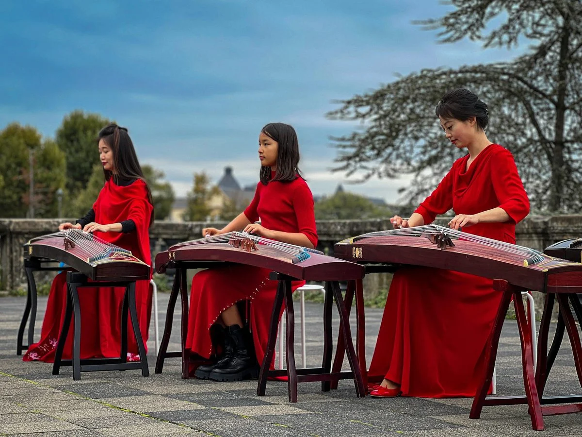 Student working through a erhu & guzheng exercise with a coach